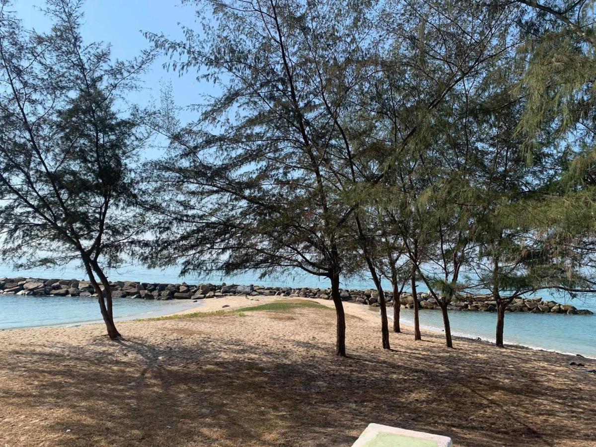 Ban Rub Lom Pool 3 Difference Rayong